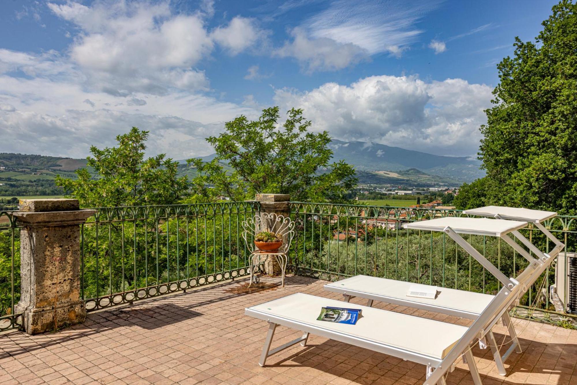 B&B In An 1800S Frescoed Villa With Panoramic Solarium And Historic Park - Villa Mastrangelo Colli del Tronto Luaran gambar